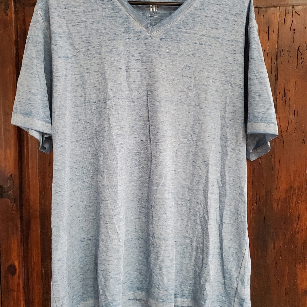 Men's GAP V-neck Tshirt